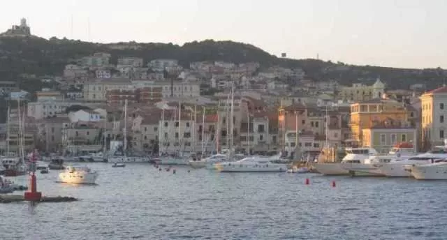 Abusivismo nel parco nazionale dell'arcipelago de La Maddalena: sequestri del corpo forestale