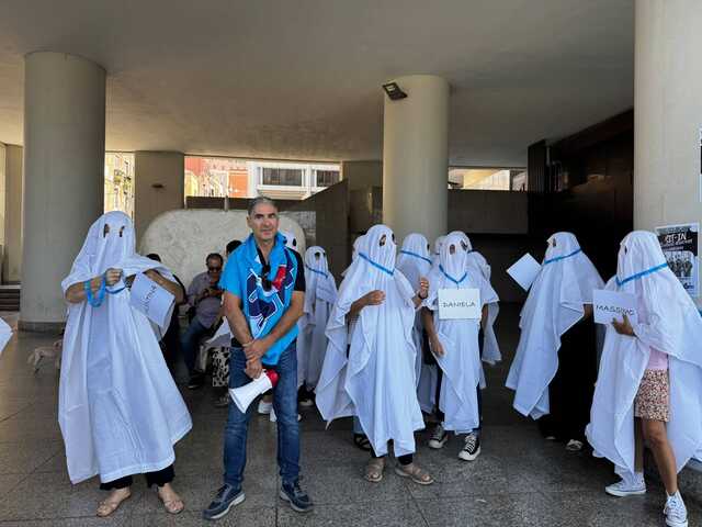 “No ai lavoratori fantasma”: a Cagliari la protesta degli Oss sotto il palazzo del Consiglio regionale
