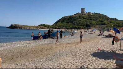 Sbarchi in Sardegna, 15 migranti arrivano nella spiaggia di Chia: 1300 da inizio anno
