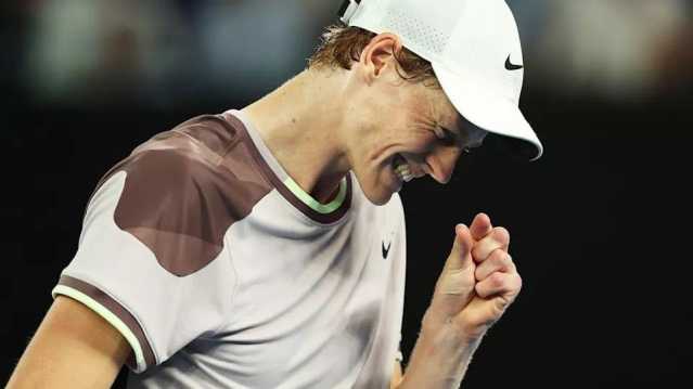 Dopo il trionfo a Wimbledon, Sinner arriva a Palau: "beccato" a fare la spesa al discount