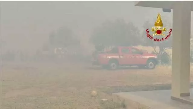 WhatsApp Image 2026 07 06 At 20.07.43 Devastante rogo a Elmas, case evacuate: chiusa la statale 130