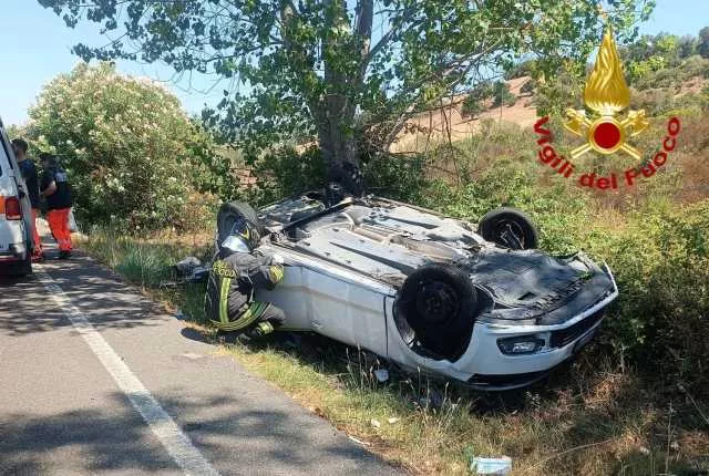 WhatsApp Image 2026 07 09 At 19.27.55 Perde il controllo dell'auto, colpisce un albero e si ribalta più volte: conducente ferito a Uri