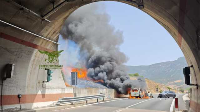 Paura a Maracalagonis, prima lo scontro frontale fra due auto poi il devastante incendio 