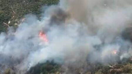 Incendio fuori controllo a San Gregorio a Sinnai: fiamme alte, possibile evacuazione di residenti e suore
