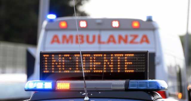 Scontro fatale con un camper sulla 195: ragazzo di 20 anni muore in sella alla sua moto