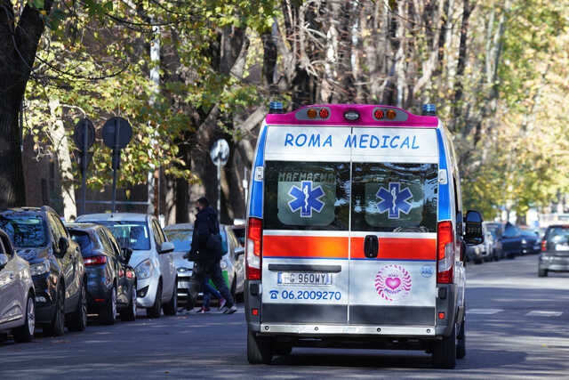Bimbo di 5 anni si sente male in piscina e muore: il dramma a Roma