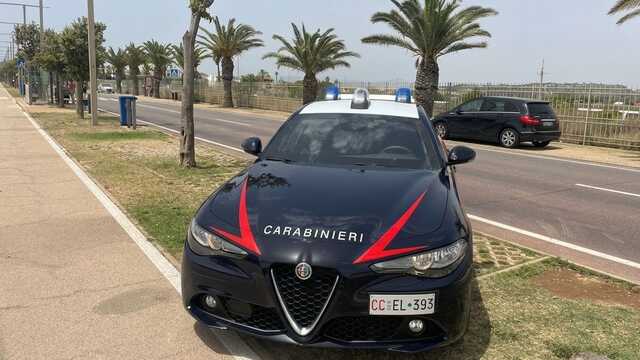 Inseguimento a tutta velocità sul lungomare a Quartu: sorpassi e manovre pericolose, ventunenne alla guida ubriaco