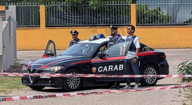 Spara alla moglie in casa, poi raggiunge la casa del fratello e lo uccide: lei è in gravi condizioni, dramma tra Solanas e Quartu