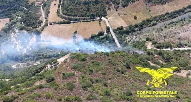 Corpo Forestale Incendio A Escalaplano Giornata ad alto rischio incendi, rogo a Escalaplano e bonifiche in corso a Bonorva