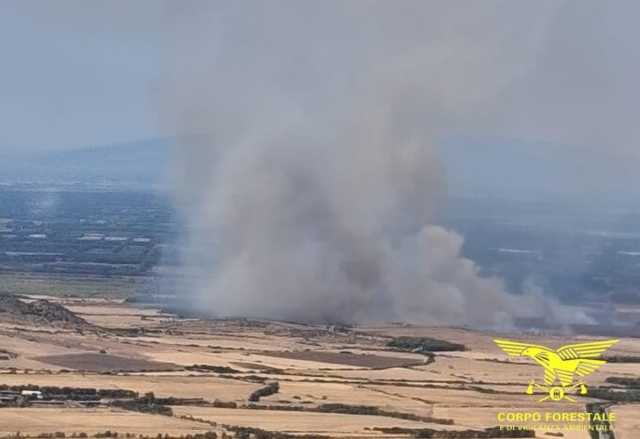Contatto in volo fra Super Puma e canadair: atterraggio di emergenza durante l'incendio a Guspini