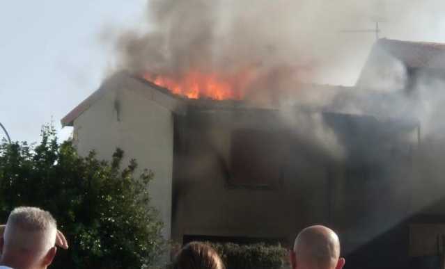 Paura a Sanluri, esplosione e fiamme in una casa (Video)