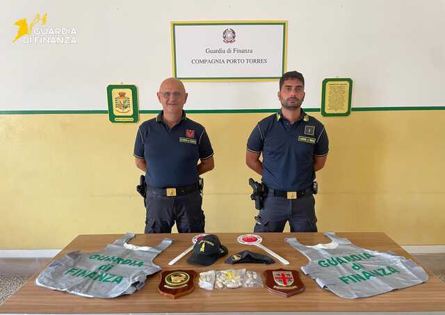 Trasportava 20 ovuli di eroina nel corpo: arrestato a Porto Torres (video)