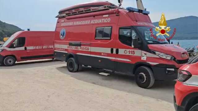Ricerche per Luigi Cavallari, il marito della ministra Roccella disperso nel lago di Vico: in azione anche i sommozzatori da Cagliari