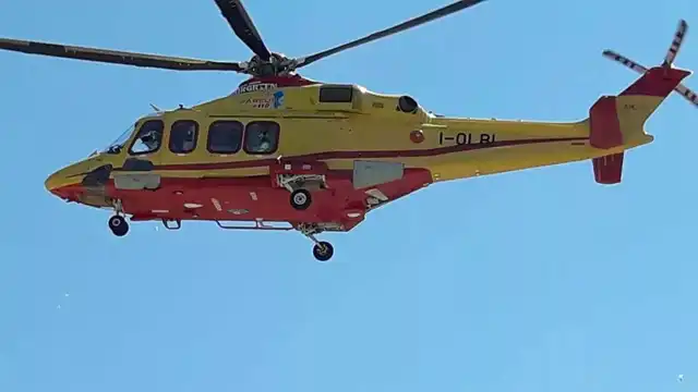 Tragico incidente a Dorgali: il trattore si ribalta e lo travolge, muore un anziano