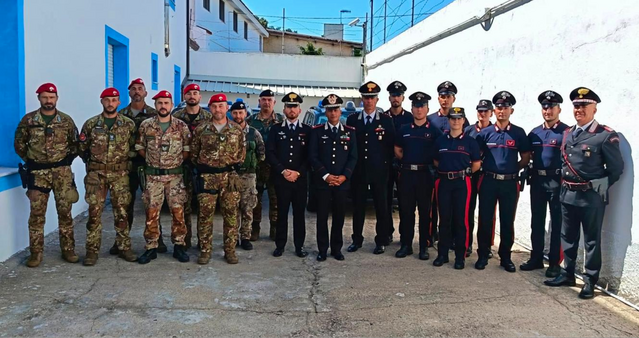 Auto dei ricercatori incendiate, il comandante della Legione carabinieri fa tappa a Lula