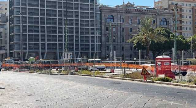 Cagliari, la rete del gas riporta il cantiere nell'area verde di via Roma: "Lavori che dovevano essere fatti prima"