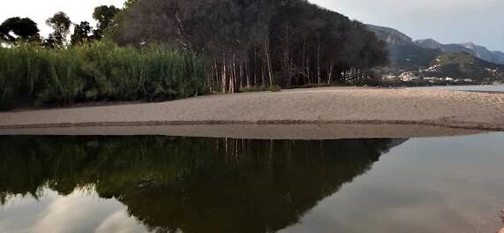 Paura a Lotzorai: 19enne ha un malore dopo un tuffo in mare: è in rianimazione