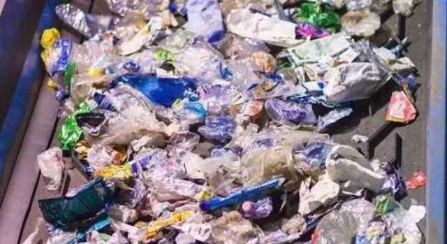 Emergenza plastica, nuove aree di stoccaggio a Macchiareddu "ma la Sardegna non può restare sola"