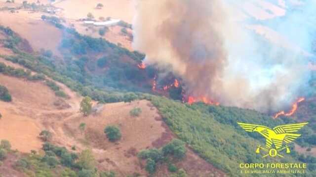 Massima allerta incendi nell'Isola: riprende il rogo a Bortigiadas, situazione complessa a Samugheo