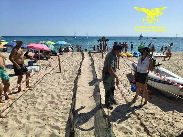 Buste della spazzatura lanciate sulla statale, fuochi in spiaggia e costruzioni abusive: multe salate nel Sarrabus