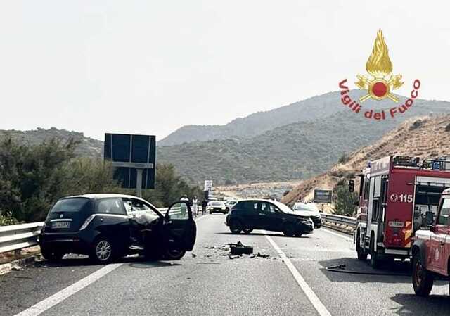 Schianto frontale sulla 125 Var a Sinnai: tre feriti gravi, interviene anche l'elisoccorso