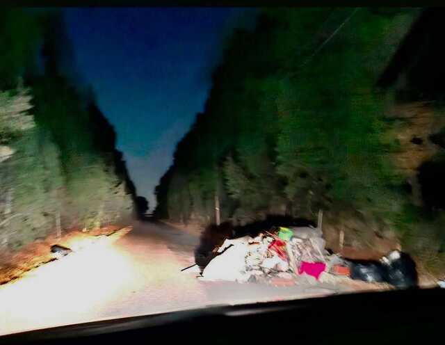 Rifiuti abbandonati in strada a Capoterra, il sindaco: "Per responsabile oltre 4mila euro di sanzione e ritiro della patente"