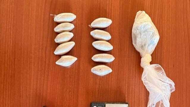 Girava in monopattino con dieci ovuli di eroina negli slip: arrestato ad Alghero