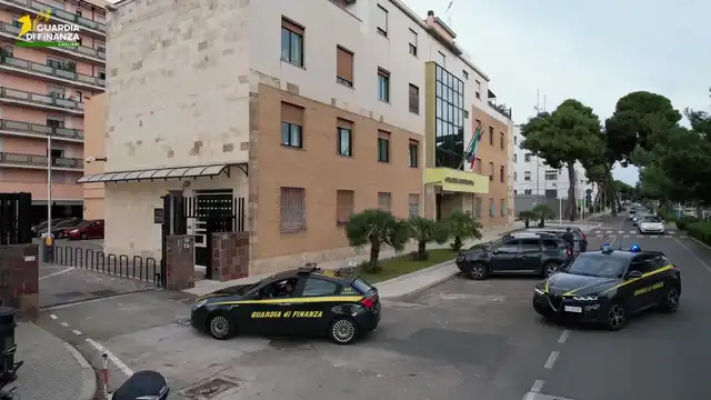 Cagliari, anelli e bracciali Cartier e Bulgari contraffatti: 15mila articoli di bigiotteria sequestrati (Video)