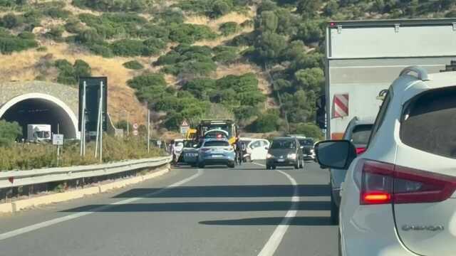 Pauroso scontro frontale sulla 125 var a Quartu: ci sono feriti (video)