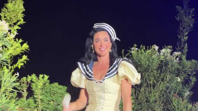 Katy Perry incanta il pubblico all’hotel Cala di Volpe in Costa Smeralda