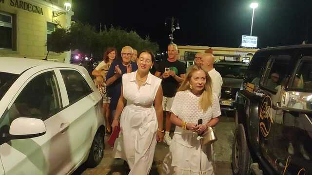 Giorgia Meloni, vacanze in Sardegna per la premier e la figlia: "Accolta con grande affetto"