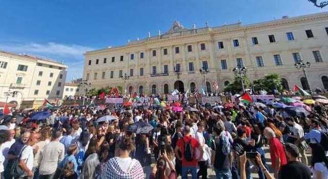 Corteo per la Palestina a Sassari, decine di persone accusate di blocco stradale: "La solidarietà internazionale non è reato"