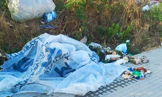 A Sennori troppi rifiuti sul ciglio delle strade, controlli a tappeto e multe: "Non esistono scusanti per i comportamenti incivili"