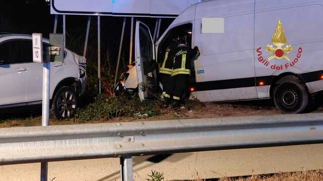 Quartucciu, scontro fra auto e furgone: colinvolti anche altri veicoli, traffico in tilt