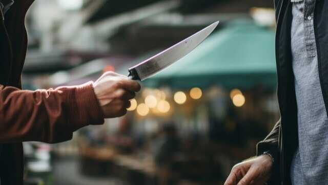 Olbia, entra in un ristorante col coltello e ferisce 4 persone: "Sconvolgente, sicurezza è materia seria"