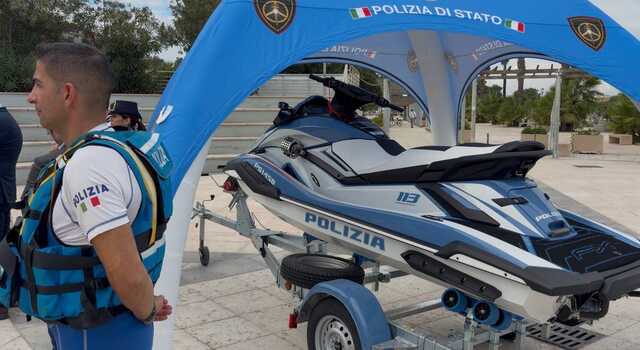 Cagliari, la polizia ha due nuove moto d'acqua: "Facciamo attenzione a questo magnifico litorale"