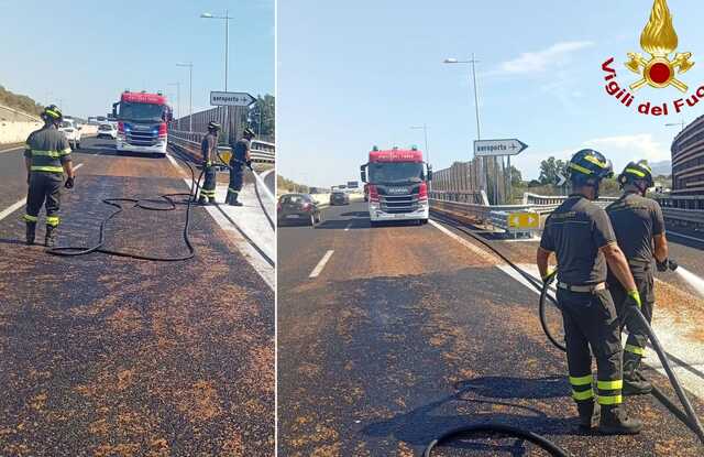 Olbia, camion perde il grosso carico di uva per strada: caos allo svincolo per l'aeroporto, ore di lavoro per le bonifiche