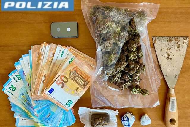 Elmas, in casa aveva marijuana e hashish: ha tentato di scappare all'arrivo dei poliziotti
