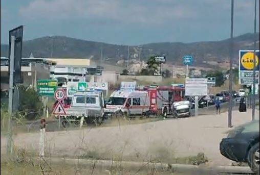 Settimo, auto ribaltata sulla provinciale 15: lunghe code e rallentementi 