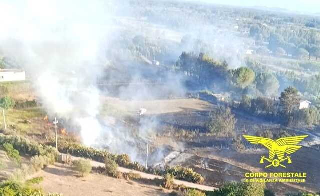 Ancora fiamme in Sardegna: un incendio sta distruggendo le campagne di Terralba