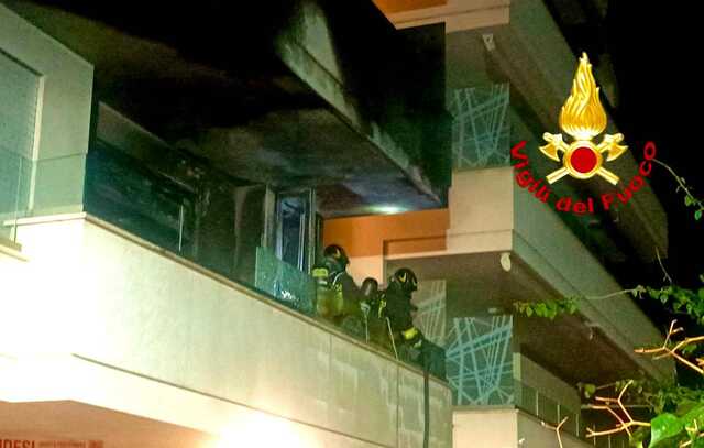 Incendio nel terrazzino di una casa ad Alghero: scatta l'evacuazione degli occupanti, soccorsi dal 118