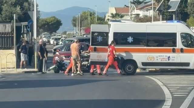 Incidente a Quartu, scontro tra auto e moto vicino alla rotatoria di viale Colombo: un ferito