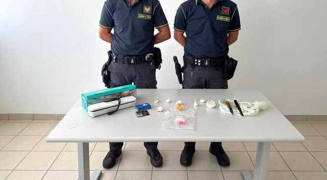 Olbia, in casa nascondeva la cocaina rosa (la pericolosa "droga delle feste"): arrestato ventenne