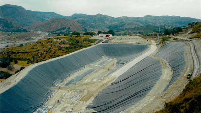 Sant'Antioco contro l'impianto di smaltimento di rifiuti speciali a San Giovanni Suergiu: "A rischio l'ecosistema lagunare"