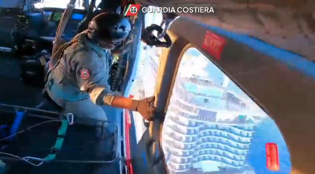 Passeggero colto da un malore a bordo della crociera al largo di Teulada: evacuato con l'elicottero 