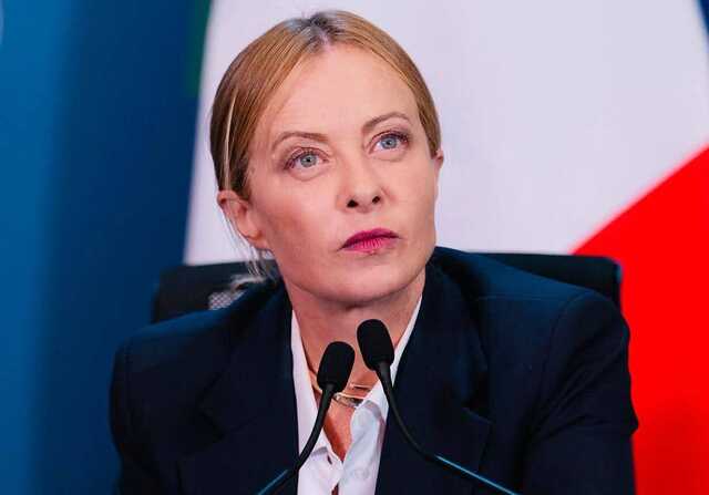 Il Governo abolisce (per il 2027) il bollo per le auto fino a 80 kW, la premier: "Cancellata una delle tasse più odiate dagli italiani"