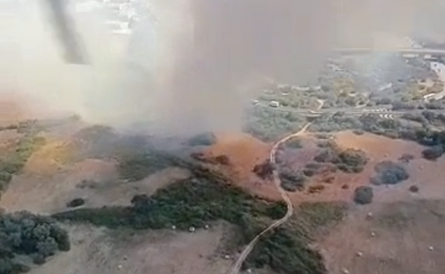 Grosso incendio a Olbia, elicotteri e canadair in volo per domare le fiamme