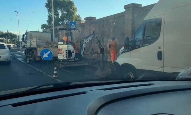 Cagliari, perdita idrica in via Cadello: lavori nella carreggiata e traffico