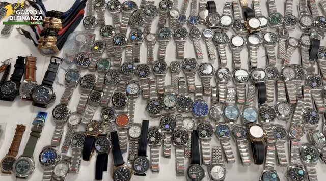 Olbia, più di 1300 orologi di lusso contraffatti nascosti nei barattoli per la tintura in casa (Video)