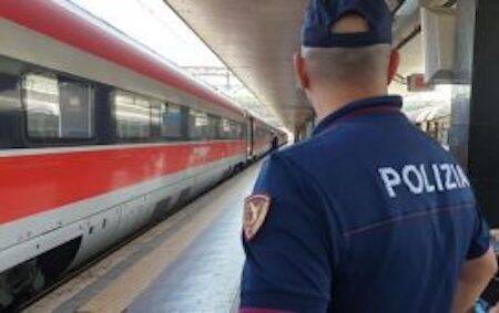 Cagliari, alla stazione con permessi di soggiorno contraffatti: denunciati due algerini